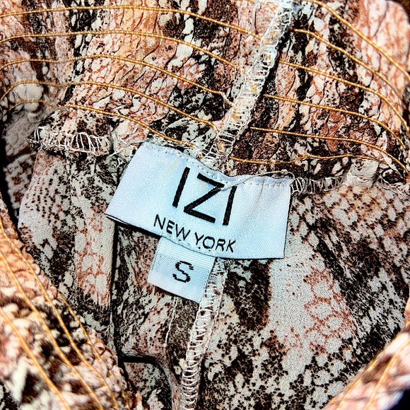 IZI NEW YORK Snake Print Top - Picture 13 of 15